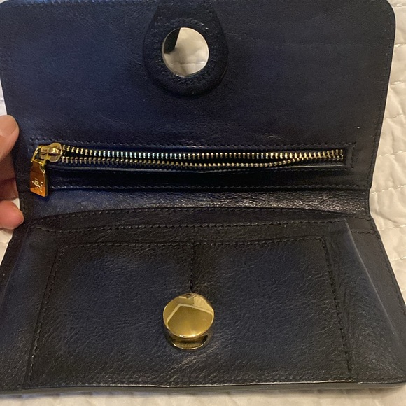 Unisex Pratese Firenze Leather Clutch Wallet Midnight Blue ♥️
Pure Class - Picture 7 of 13